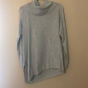 Fashionable soft gray long sleeved sweater